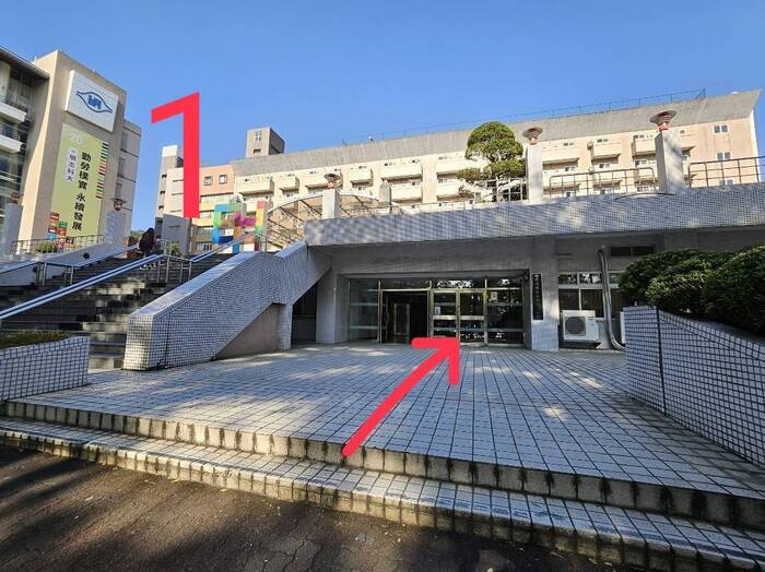 Image 1: After entering from the school gate, the General Building is on the right, and we can enter through this entrance.(Open new window/jpg file)
